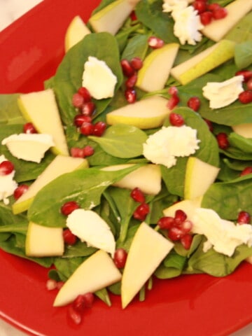 POMEGRANATE SPINACH SALAD WITH PEARS AND GOAT CHEESE