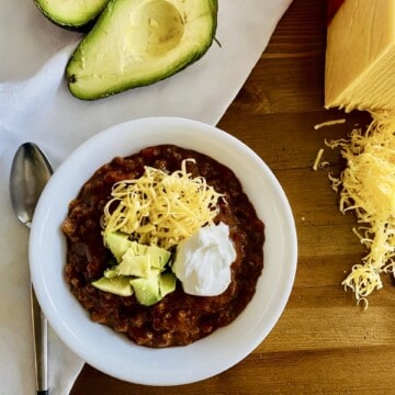 Slow Cooker Beef & Bacon Chili featured