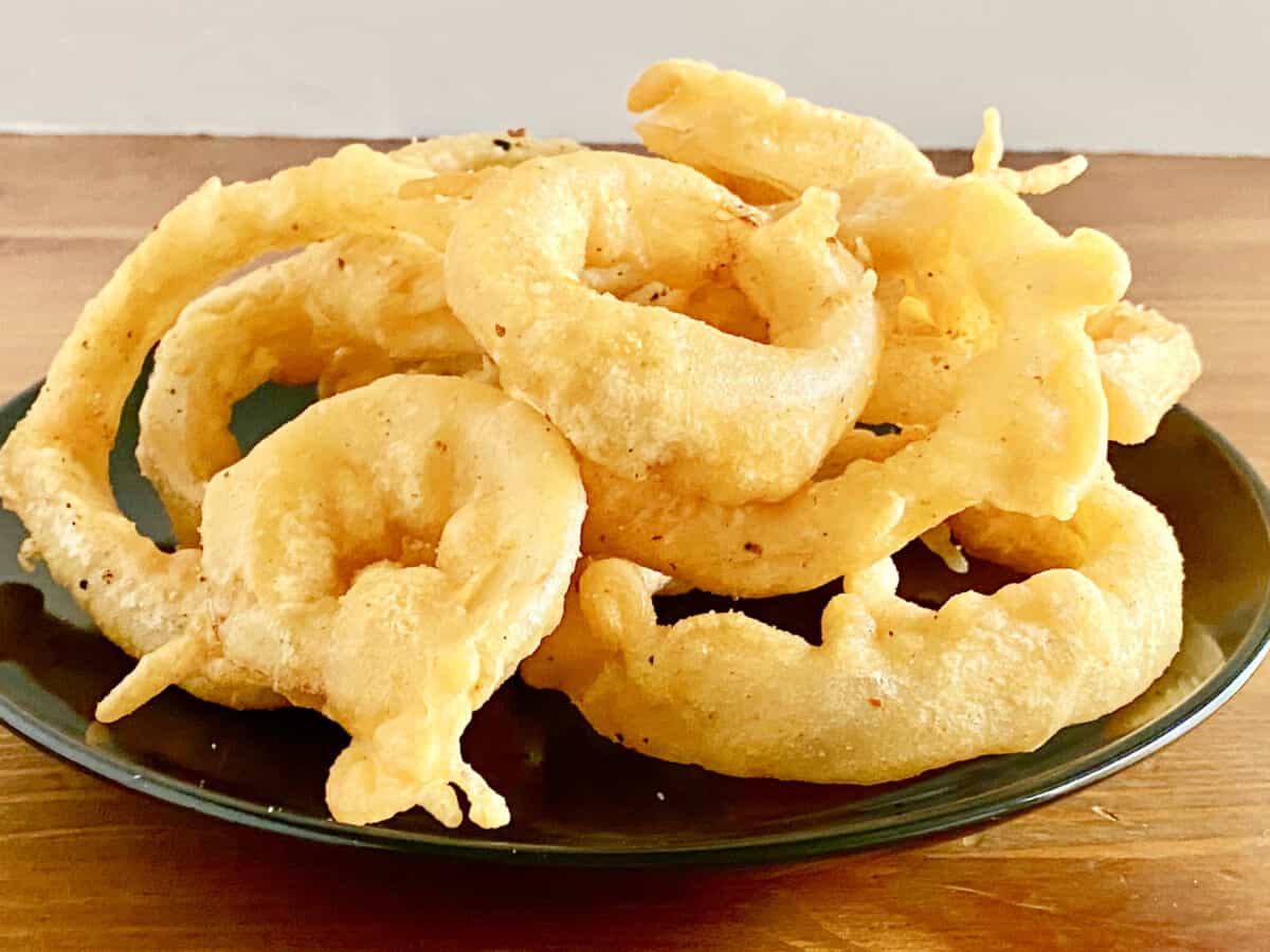 Onion rings ready to eat on a plate.
