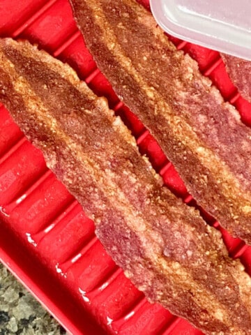 How to Cook Turkey Bacon in the Microwave Oven featured