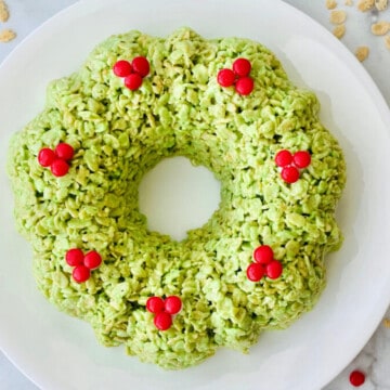 Christmas Rice Krispies Treats Wreath featured closeup overhead of plate with full wreath