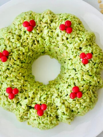 Christmas Rice Krispies Treats Wreath featured closeup overhead of plate with full wreath