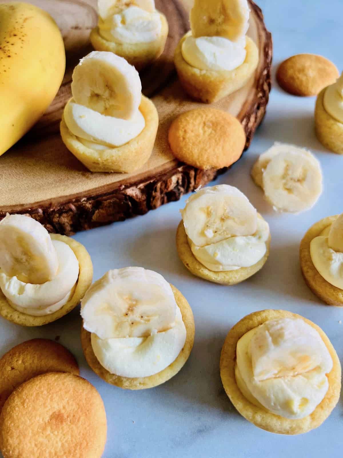 Banana Cream Pie Cookie Cups made with Jello pudding and fresh bananas ready to eat. 