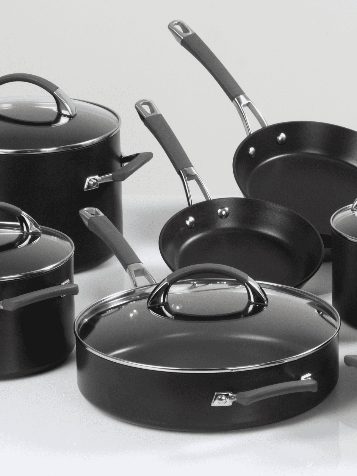 Best cookware sets to buy for coil or glass cooktop.