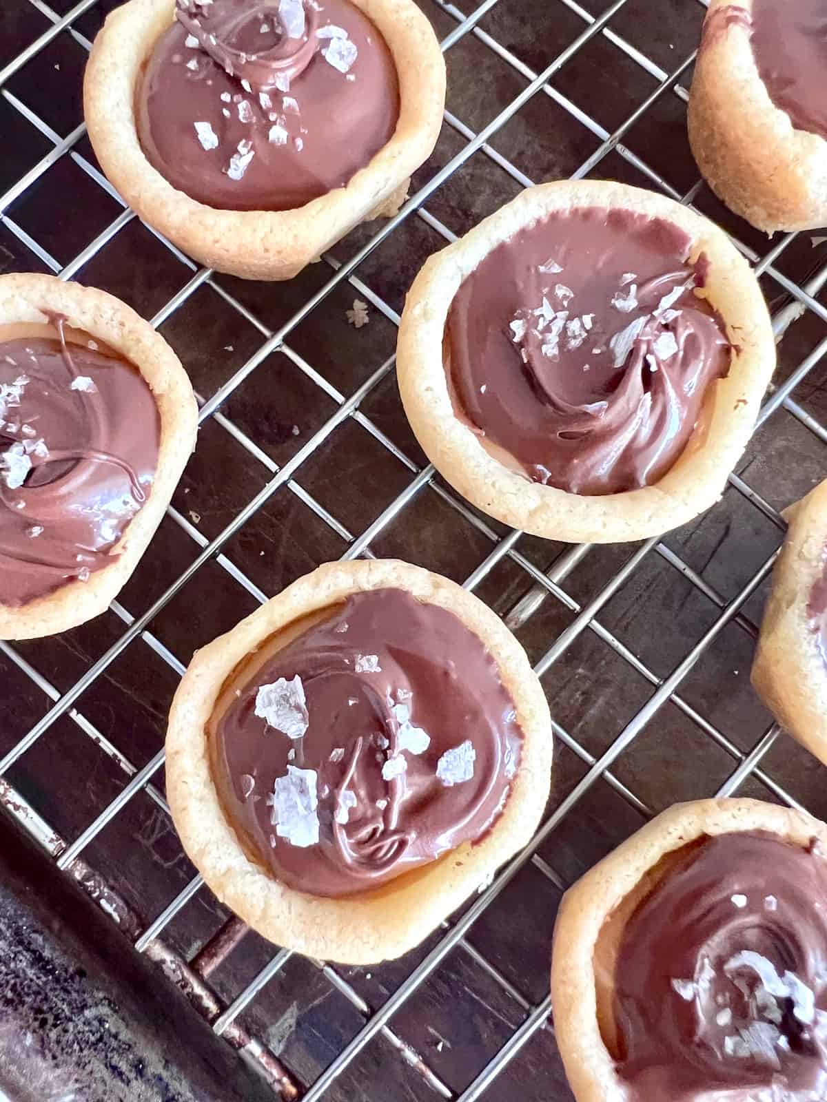Twix Cookie Cups Salted cooling on the rack.
