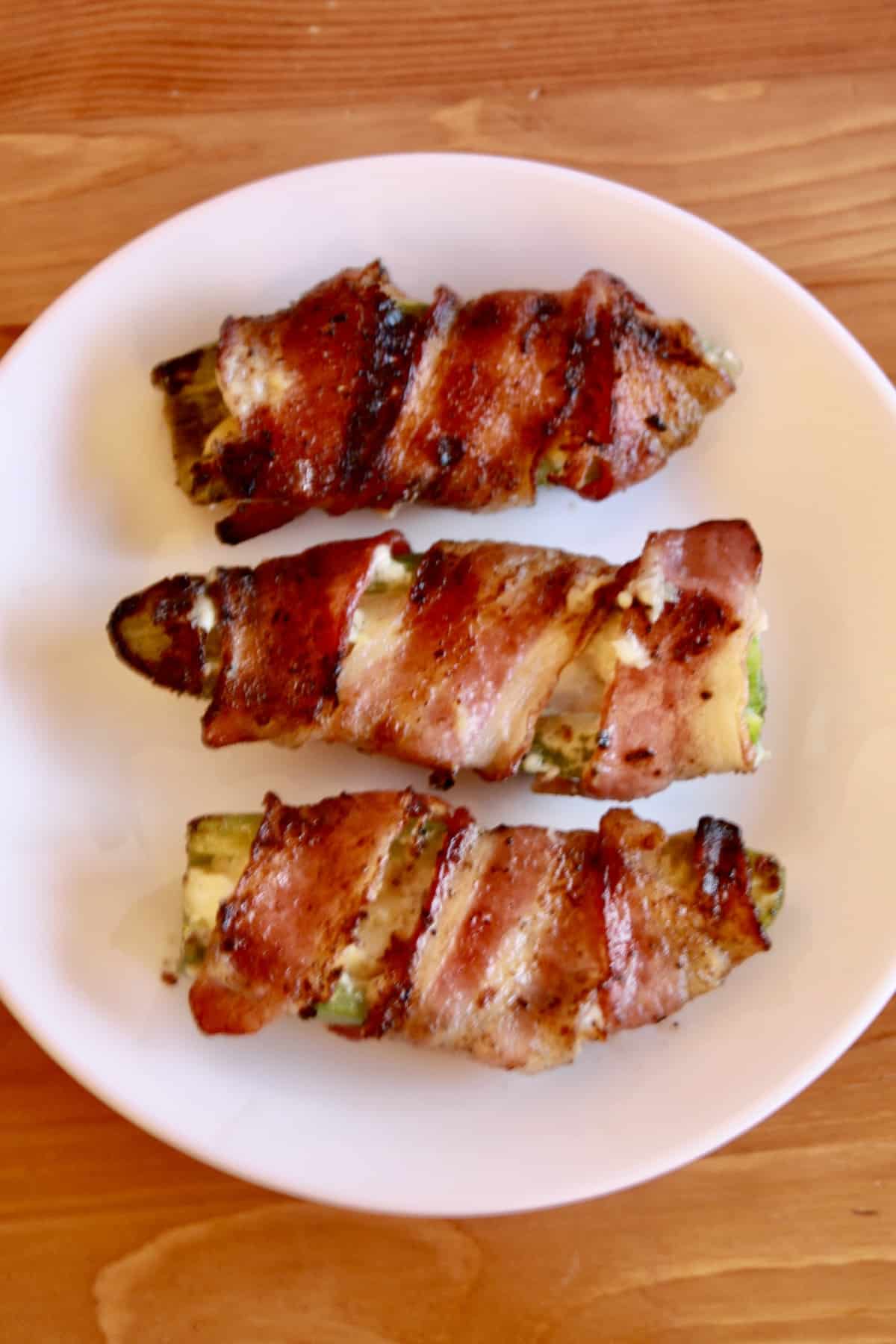 Grilled Jalapeño Poppers Plated 