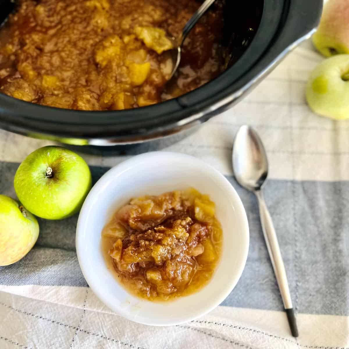 Slow Cooker Apple Cobbler 