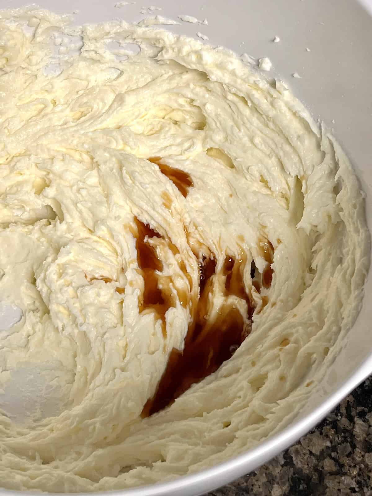 Wet ingredients with vanilla in a bowl.