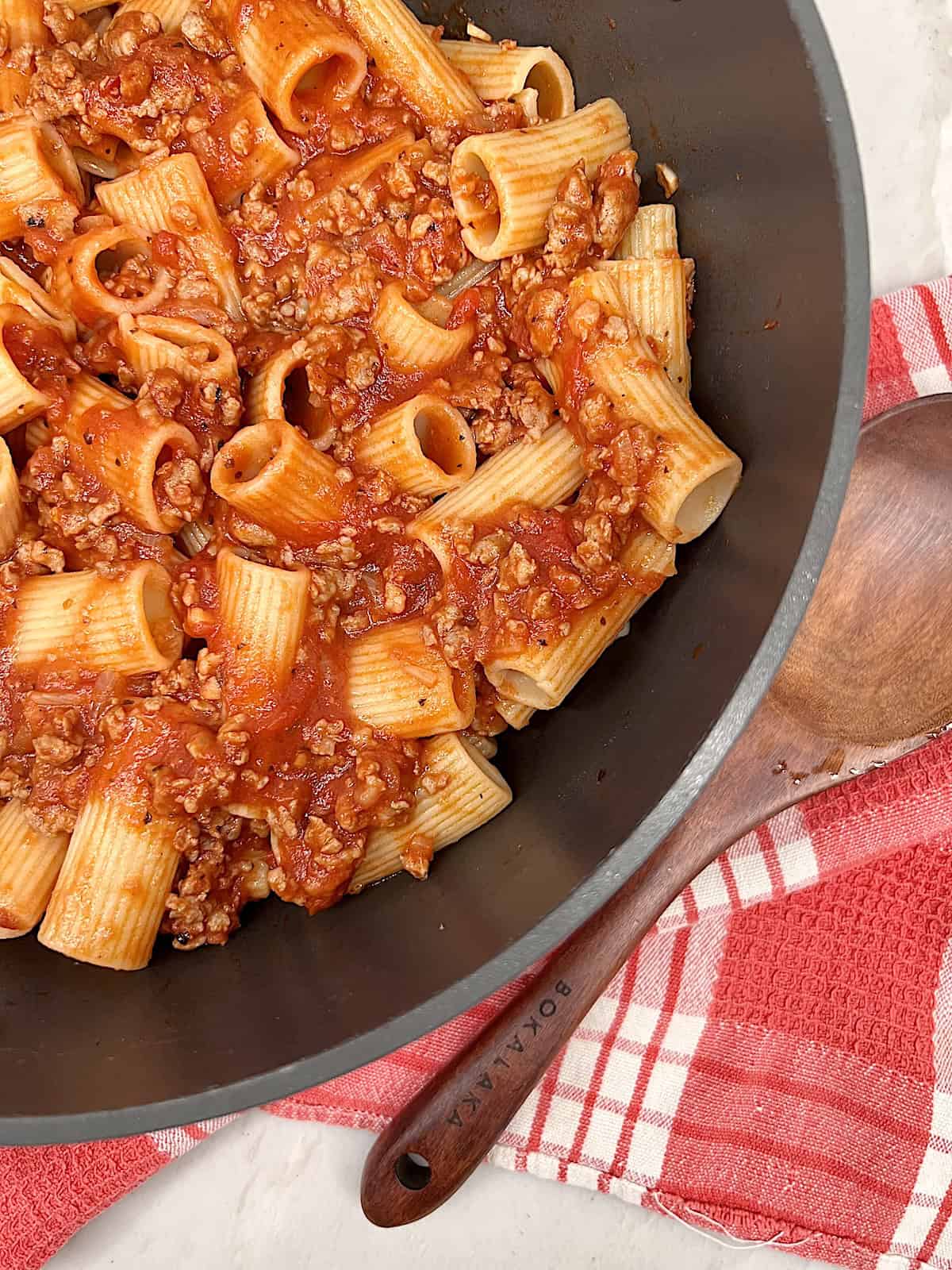 Rigatoni and Meat Sauce Best recipe for ground meat tomato sauce with tube pasta,